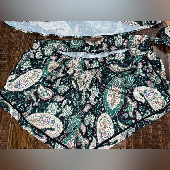 NWOT Plush Paisley Pajama Set with Eye Mask in Multi-Green - Picture 6 of 8